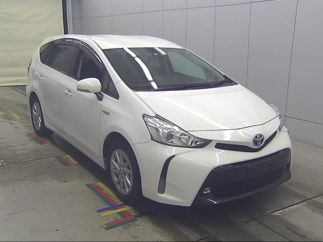 80357 Toyota Prius alpha ZVW41W 2015 г. (Honda Kansai)